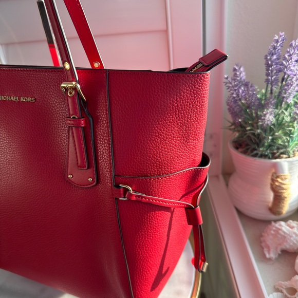 MICHAEL KORS VOYAGER EAST WEST MK SIGNATURE TOTE SHOULDER BAG - Picture 8 of 17